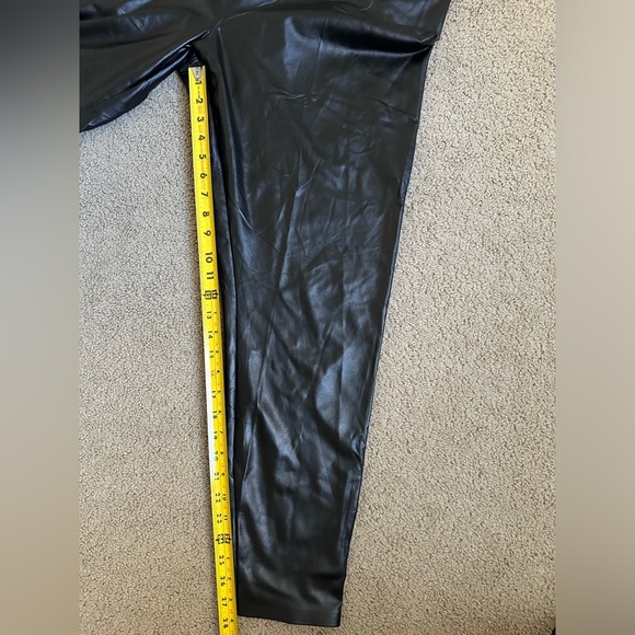 NWT HUE Sleek Effect Leatherette Leggings 3X - Picture 6 of 13